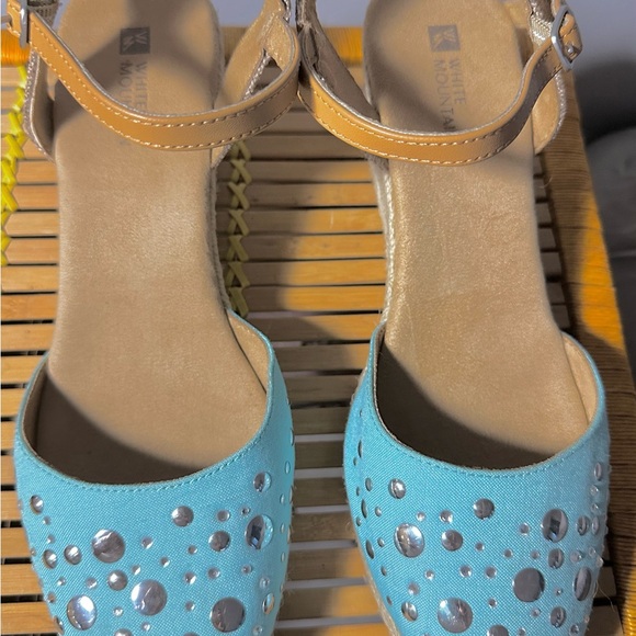 White Mountain Turquoise Color Sandals Size 9 - Picture 2 of 4